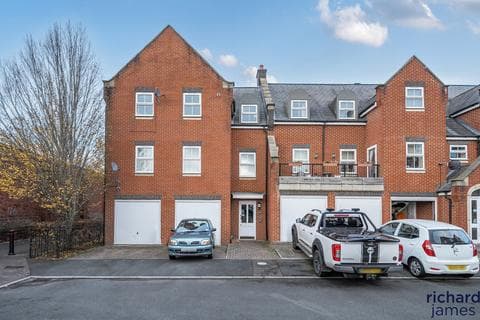 Flat - 15 Seacole Crescent, Swindon SN2