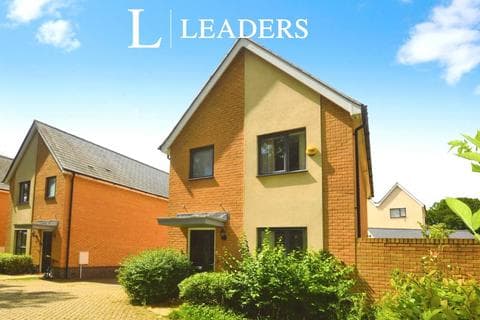 Detached house - Kirby Drive, Colchester, Essex