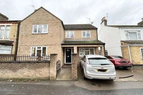 Detached house - Dogsthorpe Road, PETERBOROUGH PE1