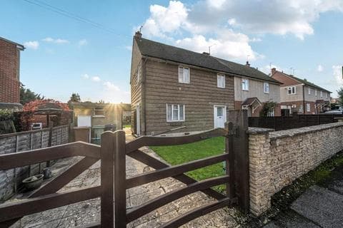 Semi-detached house - Kempson Crescent, Oxford, OX4