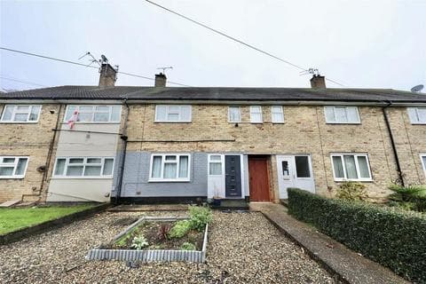 Semi-detached house - Holderness Road, Hull