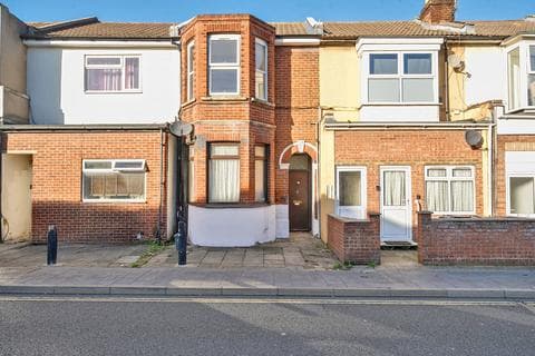 Flat - New Road, Hampshire PO2