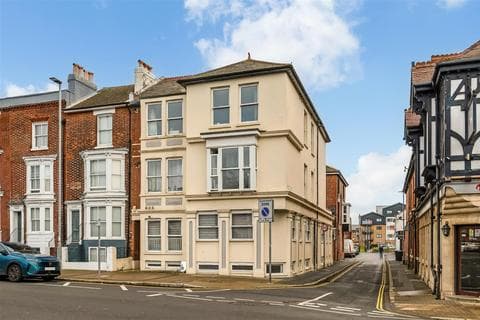 Flat - Hampshire Terrace, Portsmouth