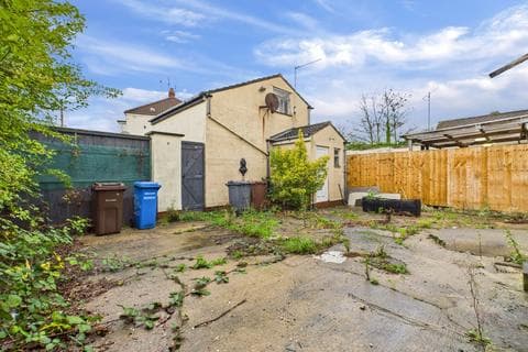 Semi-detached house - County Road South, Hull, HU5 5LZ