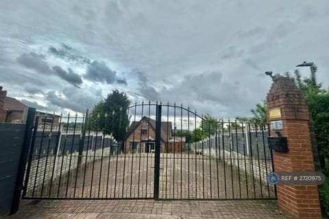 Detached house - Luxury Living And Fully Furnished, Huddersfield, HD2