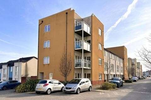 Flat - Wain Close, Penarth