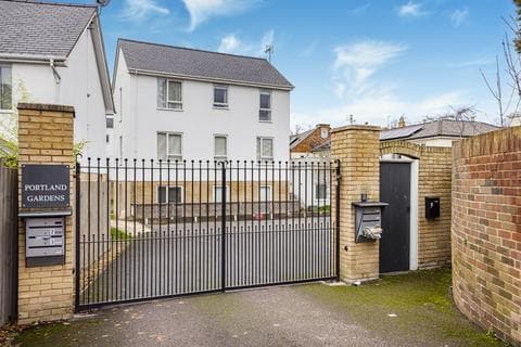 Penthouse - Portland Gardens, Cheltenham, Gloucestershire, GL52