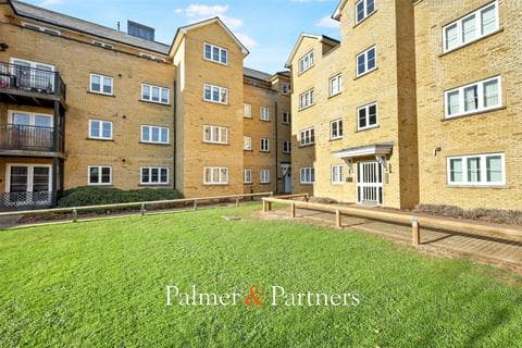 Apartment - Clarendon Way, Colchester, Essex, CO1