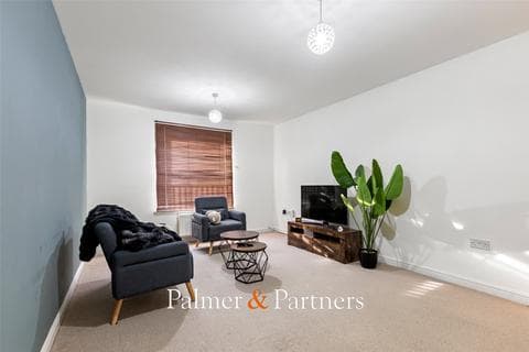 Apartment - Chariot Drive, Colchester, Essex, CO2