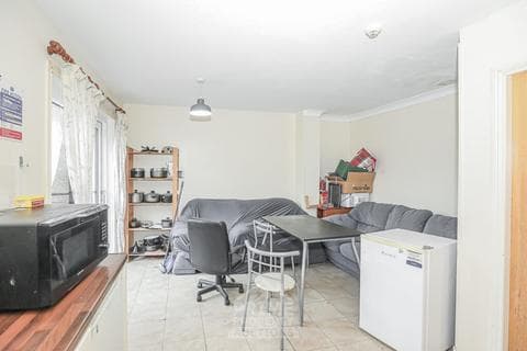 Flat - Lytton Street, Dundee DD2