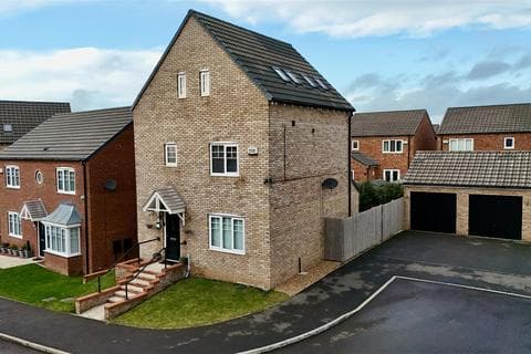 Detached house - Lord Close, Middlesbrough