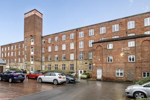 Flat - Eyres Mill Side, Leeds, West Yorkshire, LS12
