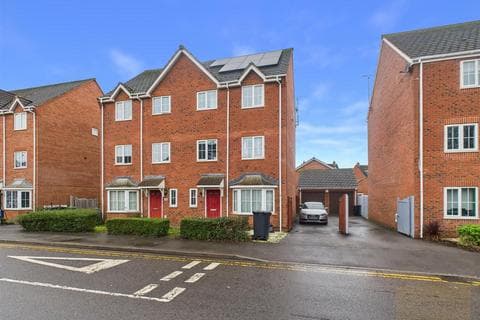 Semi-detached house - Thatcham Avenue Kingsway, Quedgeley, Gloucester