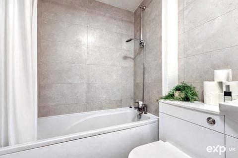 Apartment - Columbia Place, Milton Keynes MK9