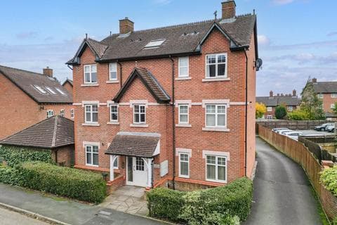 Flat - Newarth Drive, Lymm, WA13