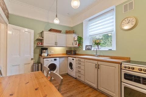 Flat - Fields Road, Newport, NP20