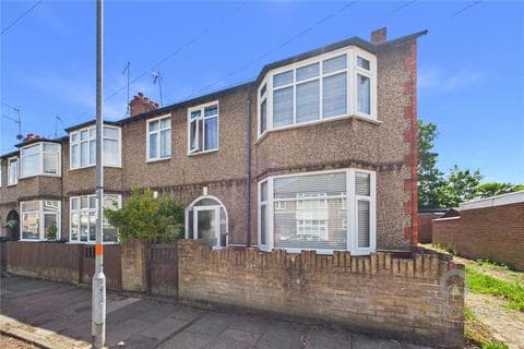 End of terrace house - Delapre Crescent Road, Northampton NN4