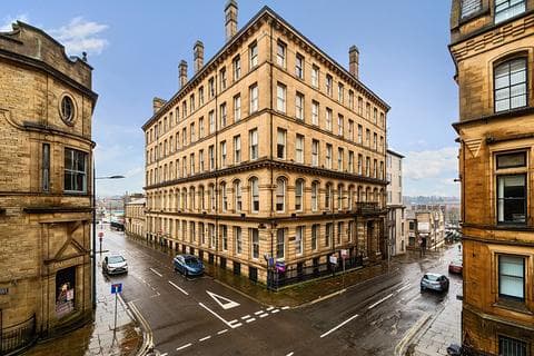Flat - East Parade, Bradford, West Yorkshire, BD1