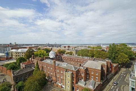 Apartment - Admiralty Tower, Portsmouth PO1