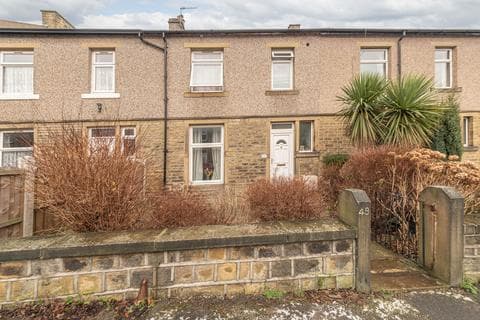 Terraced house - Adelphi Road, Huddersfield HD3