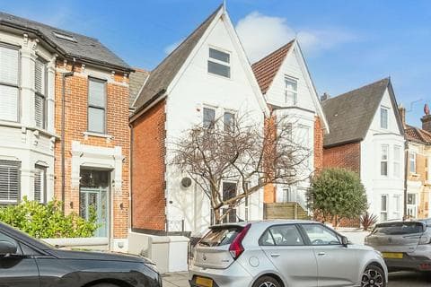 Semi-detached house - Inglis Road, Southsea