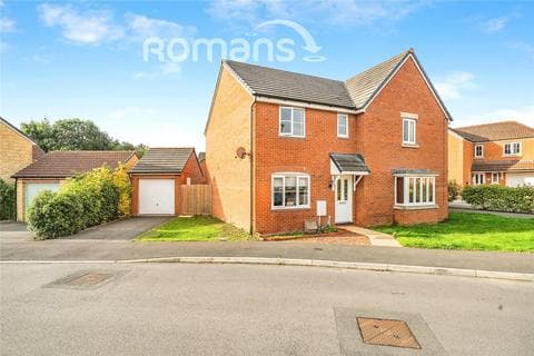 Semi-detached house - Bashkir Close, Swindon, Wiltshire