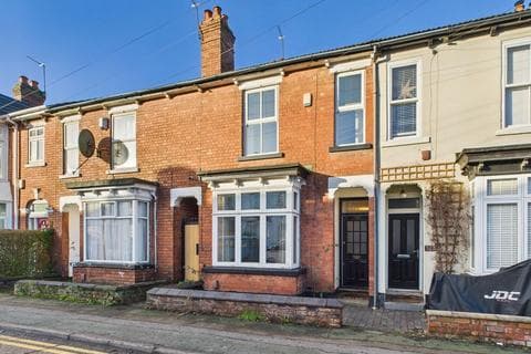 Terraced house - Court Road, Whitmore Reans, Wolverhampton, WV6