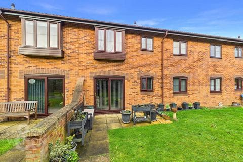 Flat - Laurel Court, Thorpe St. Andrew, Norwich