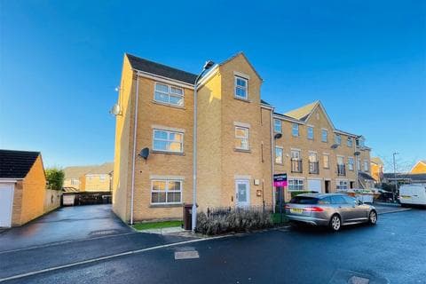 Apartment - Alred Court, Bradford, West Yorkshire, BD4