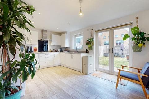 Detached house - Friesland Avenue, Milton Keynes MK8