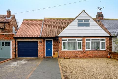 Semi-detached house - Hopgrove Lane North, Malton Rd, York
