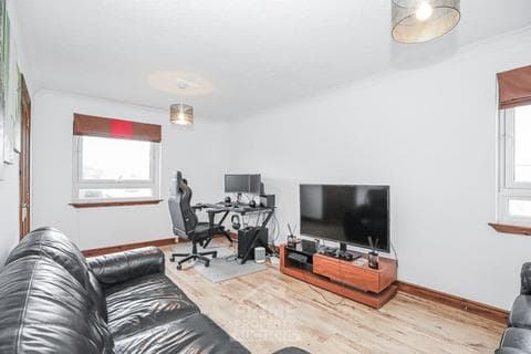 Flat - Cairncry Road, Aberdeen AB16