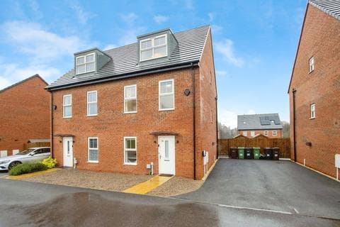 Semi-detached house - Roche Avenue, West Yorkshire LS14