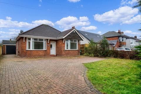 Detached bungalow - Chester Road, Chester CH3