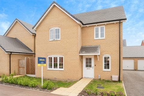 Detached house - Turner Crescent, Postwick, Norwich, Norfolk, NR13