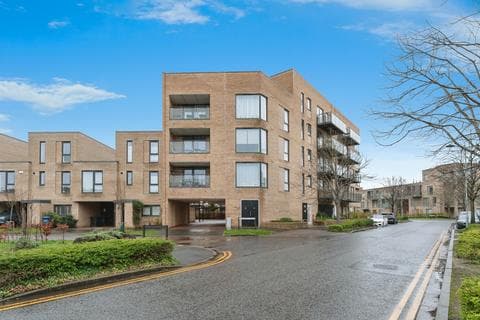 Flat - Hobson Avenue, Trumpington, Cambridge, Cambridgeshire, CB2