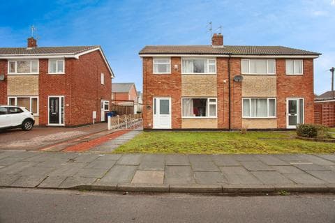 Semi-detached house - Bretby Close, Doncaster, South Yorkshire, DN4