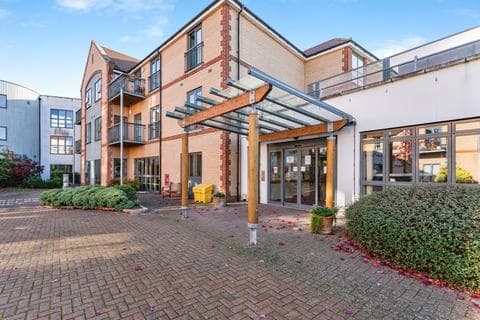 Flat - Wellbrook Way, Girton, Cambridge, Cambridgeshire, CB3