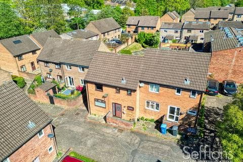 Semi-detached house - Rosebay Close, Norwich, Norfolk
