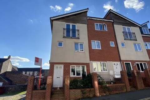 Townhouse - Brentleigh Way, Stoke-on-Trent, Staffordshire, ST1
