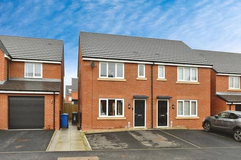 Semi-detached house - Buckthorn Drive, Stoke-on-Trent, Staffordshire, ST6