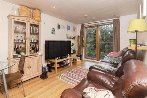 Flat - Armouries Way, Leeds, West Yorkshire, LS10
