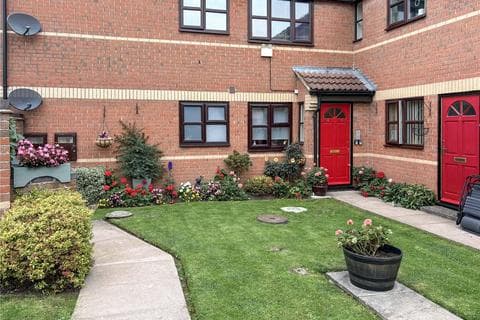 Flat - Parlour Close, Wigston, Leicestershire, LE18