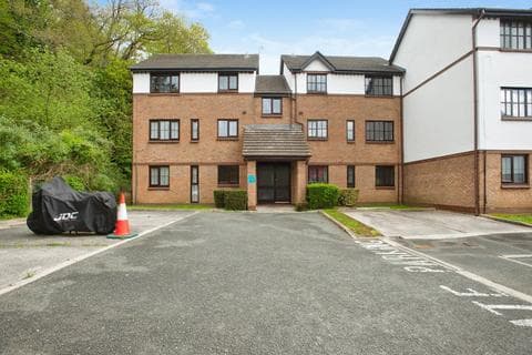 Flat - Crabtree Close, Plymouth, Devon, PL3