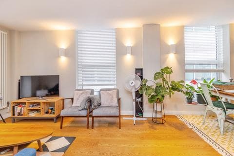 Flat - Upper Fourth Street, Milton Keynes, Buckinghamshire, MK9