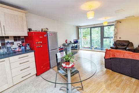 Flat - Staverton Grove, Broughton, Milton Keynes, Buckinghamshire, MK10