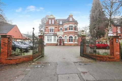 2 bedroom flat for sale