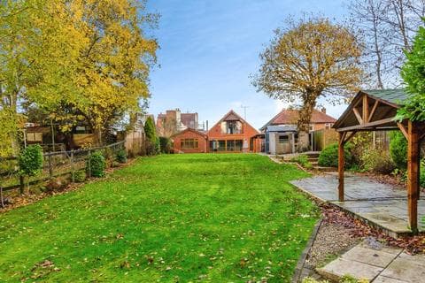 Bungalow - High Hill, Essington, Wolverhampton, Staffordshire, WV11