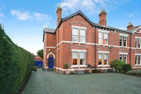 Semi-detached house - Thorneloe Road, Worcester, Worcestershire, WR1