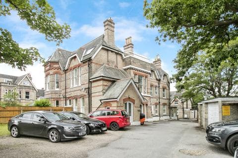 Flat - Wimborne Road, BOURNEMOUTH, Dorset, BH2